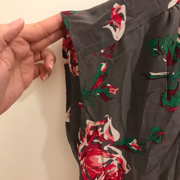 Joie Suela Silk Rose Print Blouse Small Gray flowers top shirt - Picture 3 of 8